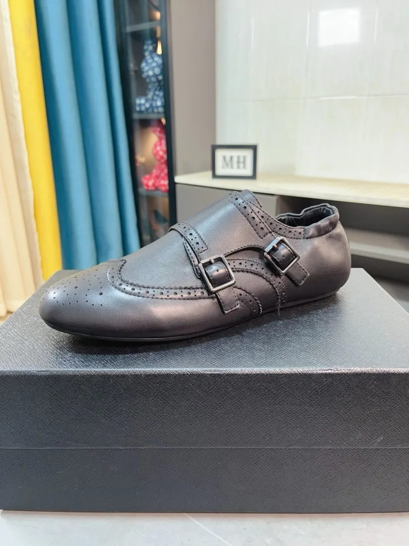 Men's shoes 💰560🌸🌸Men's shoes 💰prada/Prada New men's spliced ​​casual sports shoes. These sports shoes use exquisite stitching technology to outline a unique geometric texture, and contemporary lines and details reinterpret the classic sports style. The upper is made of ultra-official material, and the inner foot pad is made of cow leather. It is light and breathable, practical and versatile, and the outsole has a laser logo to create a comfortable wearing experience. Comes with full set of original packaging dust bag! Size: 38-44 (45 customized)
